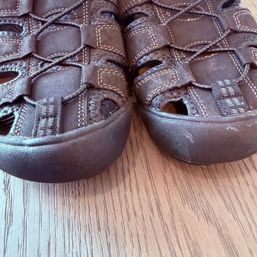 Khombu Travis Mens Fisherman Sandals Black Brown Closed Toe Bungee Size 11M
